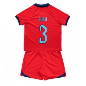 England Luke Shaw #3 kläder Barn VM 2022 Bortatröja Kortärmad (+ korta byxor)